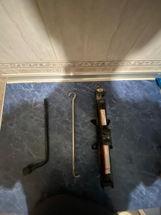 Домкрат от тойота королла