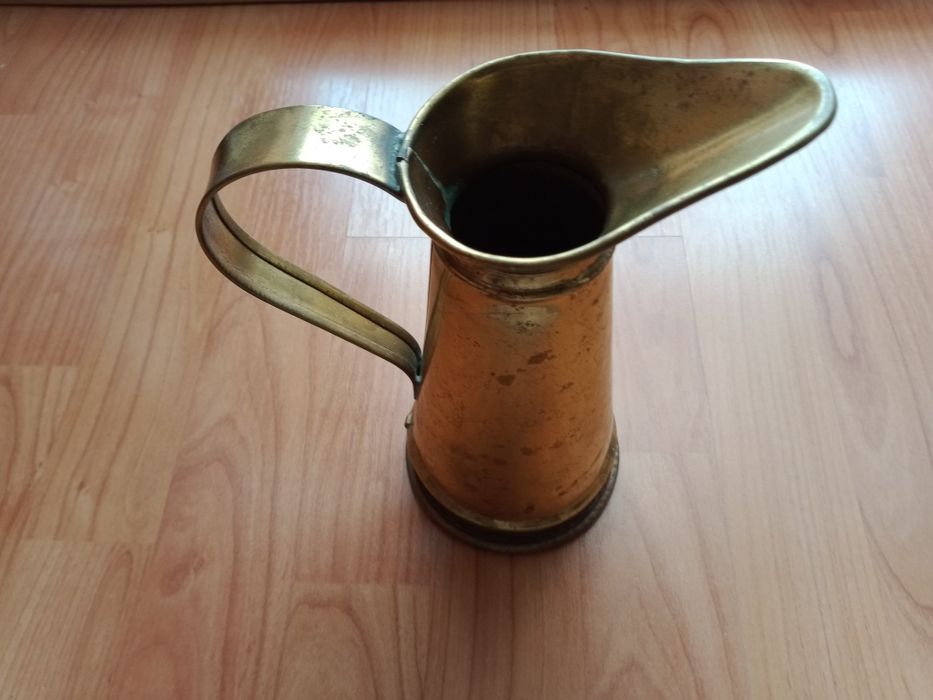 Tavă,Fructieră metalică, cană bronz model deosebit