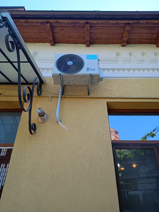 Montaj aer conditionat ,instalare,service,încărcare freon reparatii