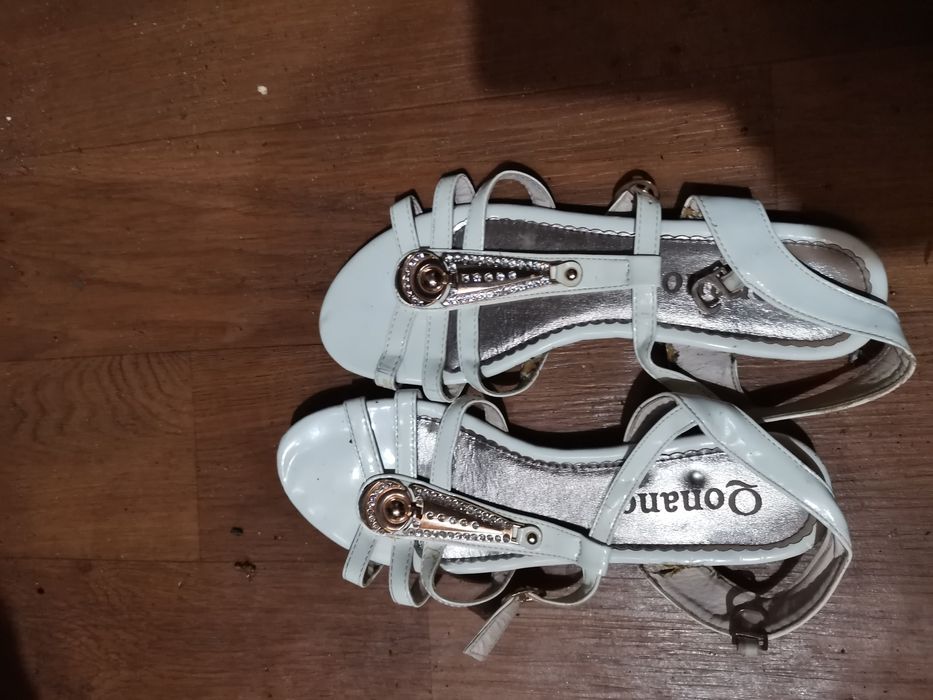 Продаётся женская обувь