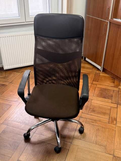 mobilier de birou si scaune ergonomice
