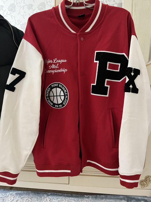 Бомбер красный почти новый