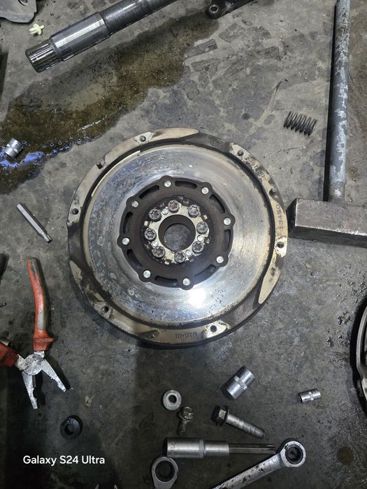 Комплект маховик за Тойота рав4 2.2д4д 136к