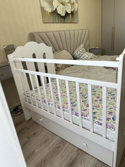 Детская кроватка-маятник с матрасом