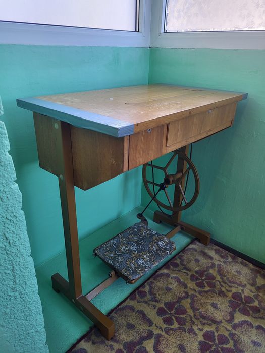 Mașina de cusut Monica