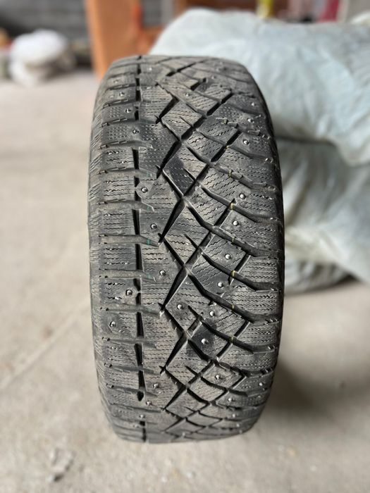 продам шипованные покрышки
