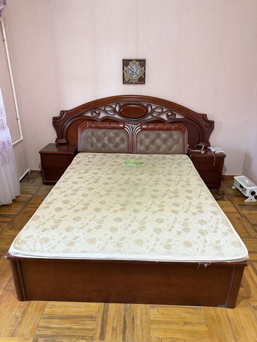 Кровать с тумбами