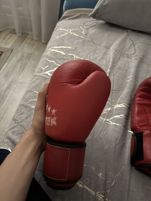 Боксерские перчатки