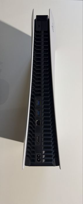 PlayStation 5 (PS5) Disc Version – пълен комплект, като нов