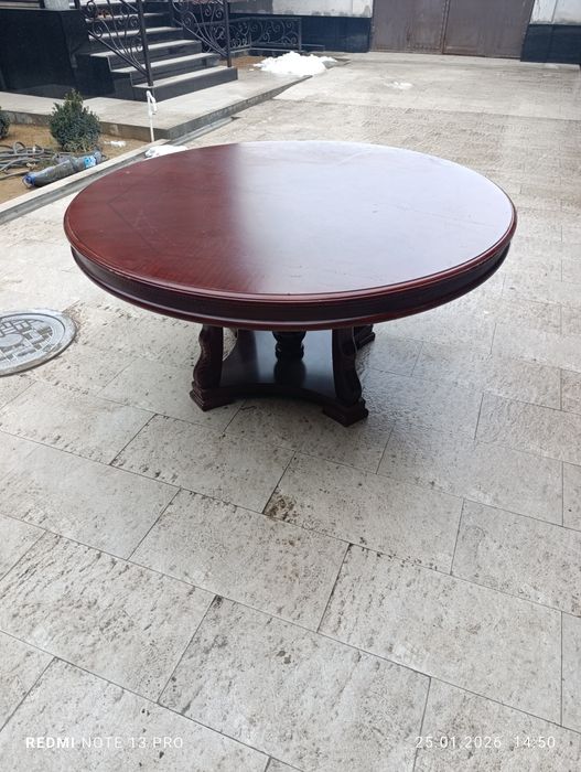 Продам круглый стол из дерево