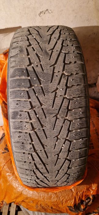 Продам комплект зимних шин