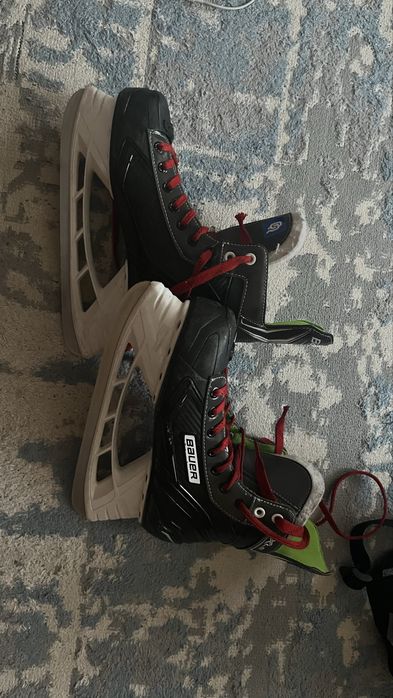Продам коньки bauer