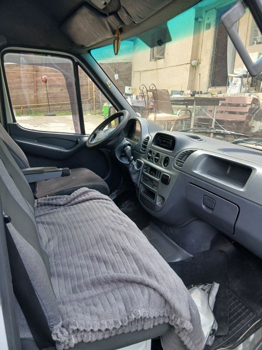 Vand sau schimb mercedes sprinter 311