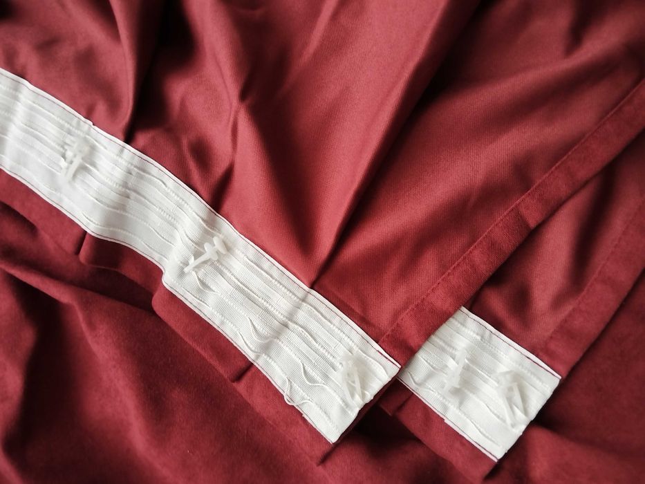 2 броя затъмняващи пердета с перделик и връзки и 2 бр къси пердета