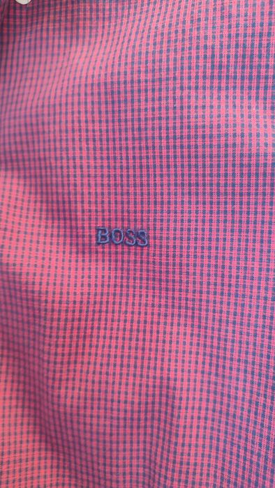 Оригинална мъжка риза HUGO BOSS с бродирано лого на марката