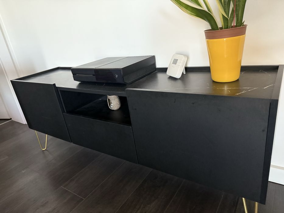 Vând set măsuță de cafea și comodă living