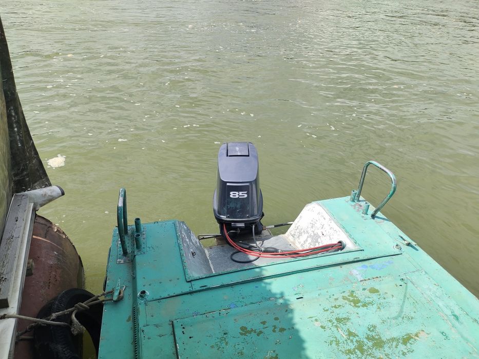 Продам катер Амур с мотором 85 л/с