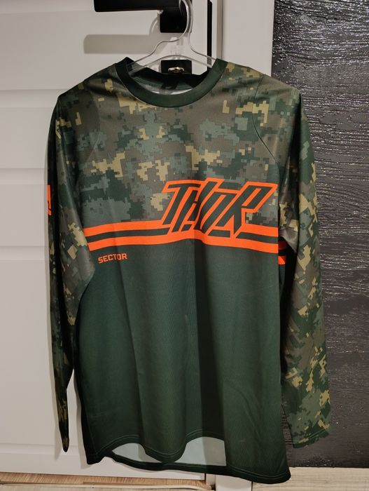 Мото екип/Чисто нов