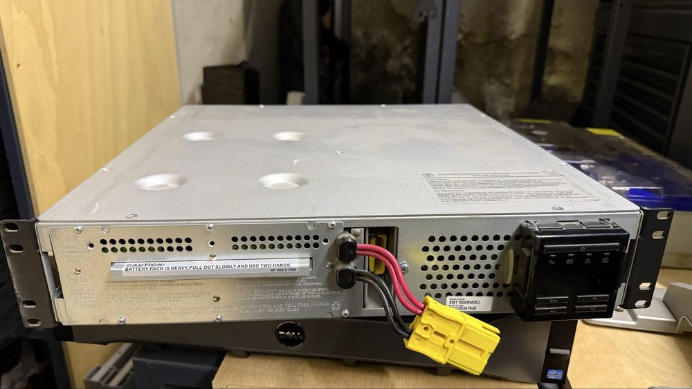 UPS model APC SMT1500RMI2U
