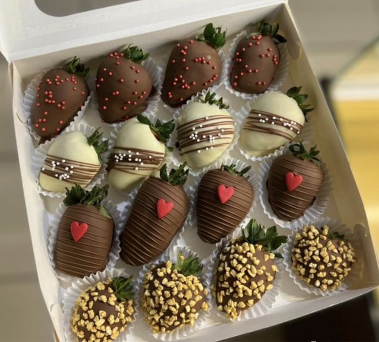 клубника и банан в шоколаде