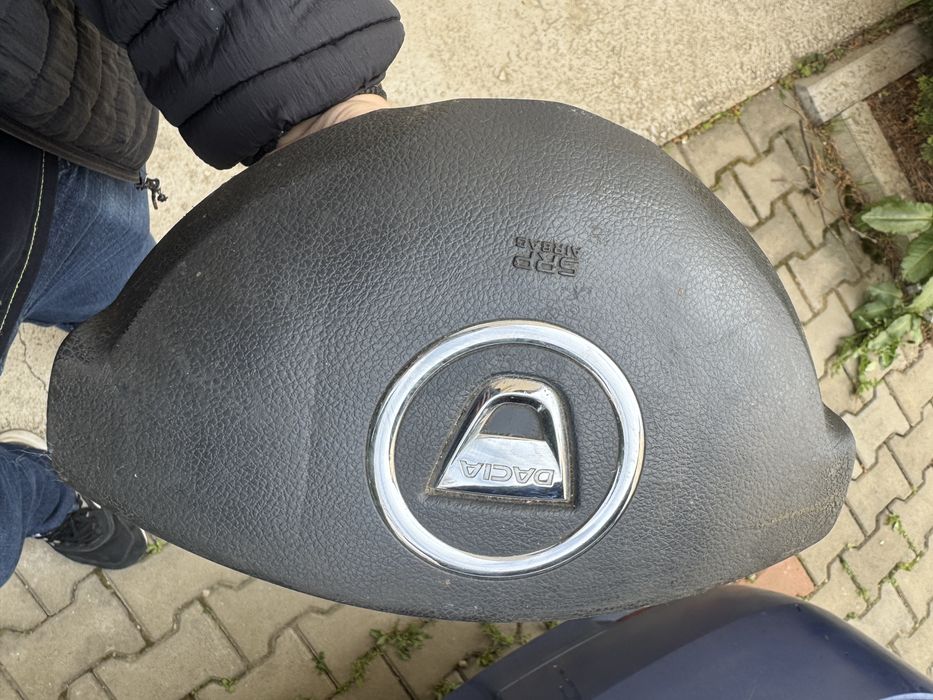 Piese Logan  TRIPLA STOPURI cu defecte ! si Airbag 150 lei logan 2