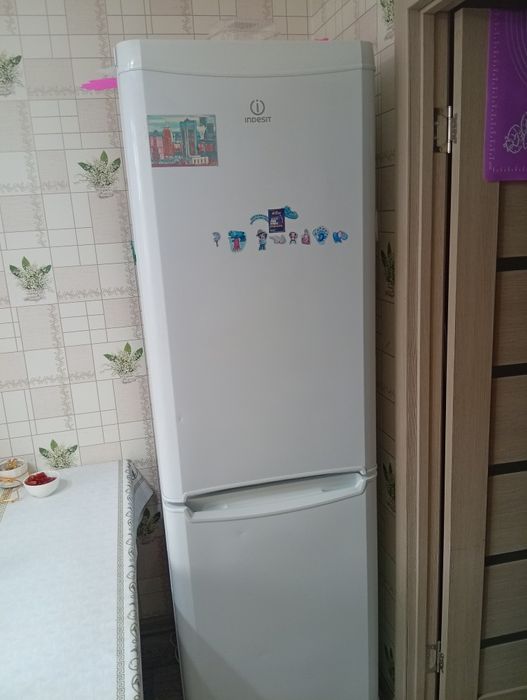 Холодильник indesit