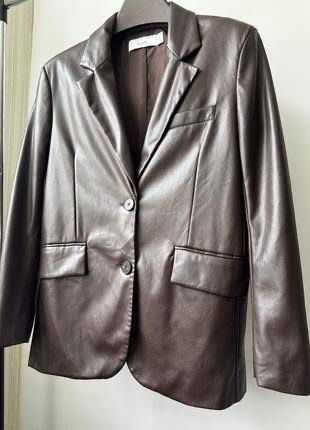 Кожаный пиджак женский Bershka