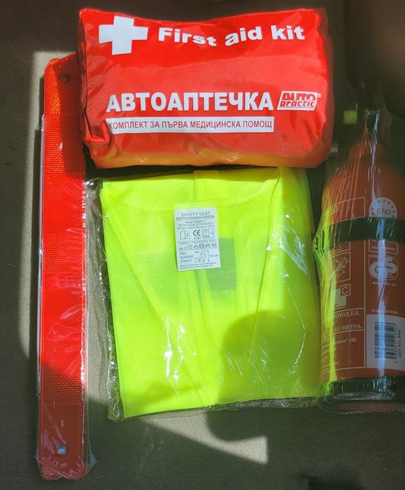Комплект пожарогасител+аптечка