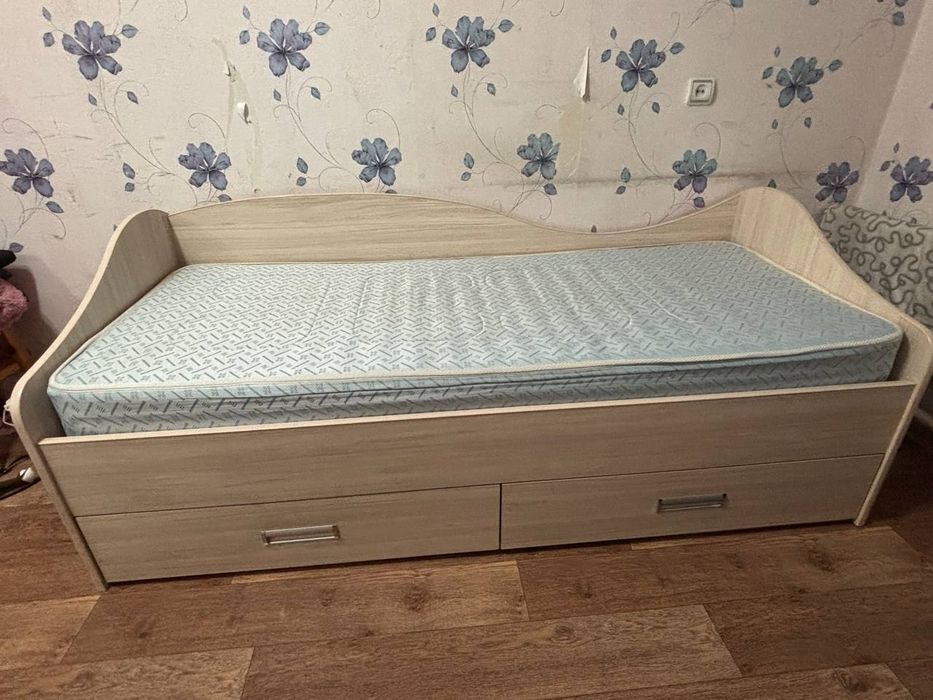 Продам кровать + матрас