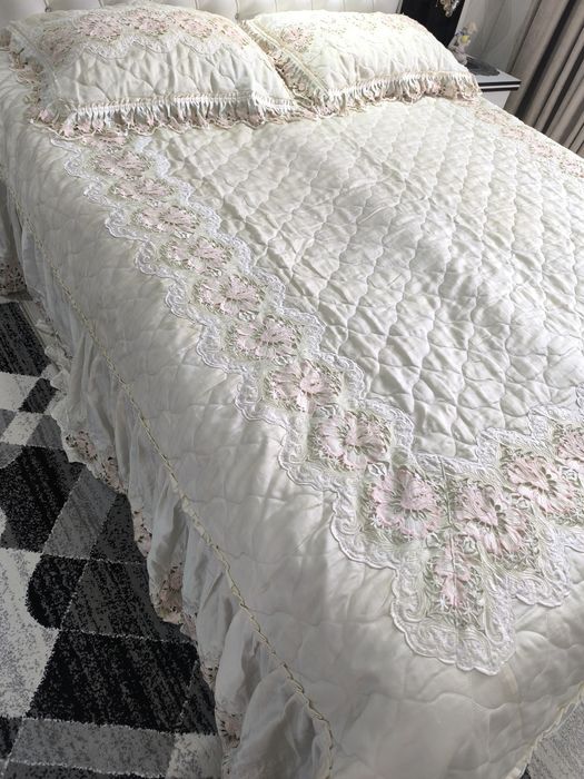 Продам изысканный комплект для спальни