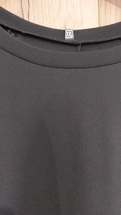 Къса черна рокля