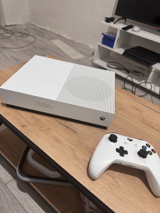 Xbox one s 1TB + игры