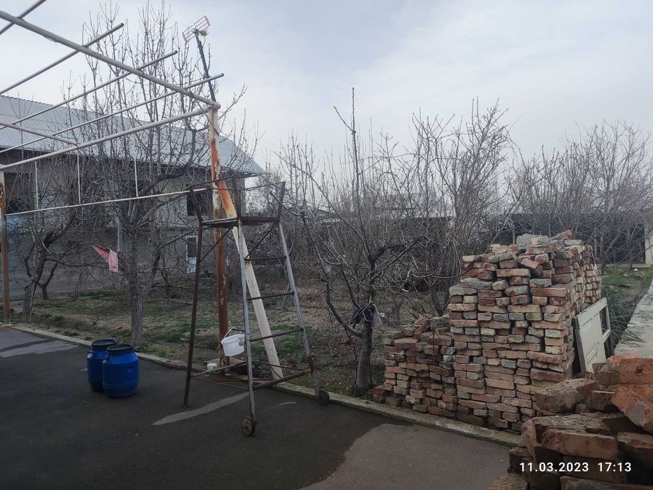 Hovli uy qo'shimcha bog'i bilan