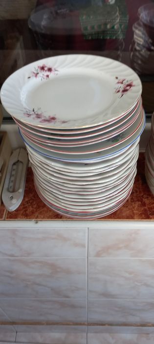 Порцеланов сервиз със супник