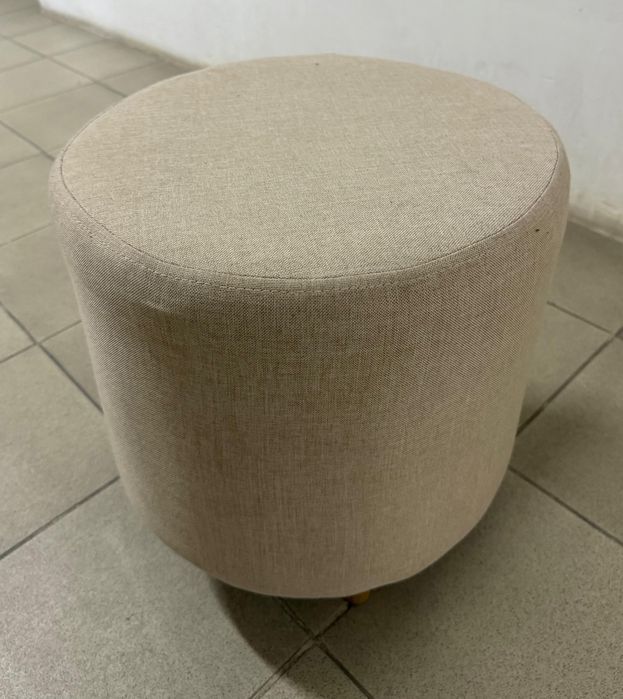 Столик и пуфик в наличии