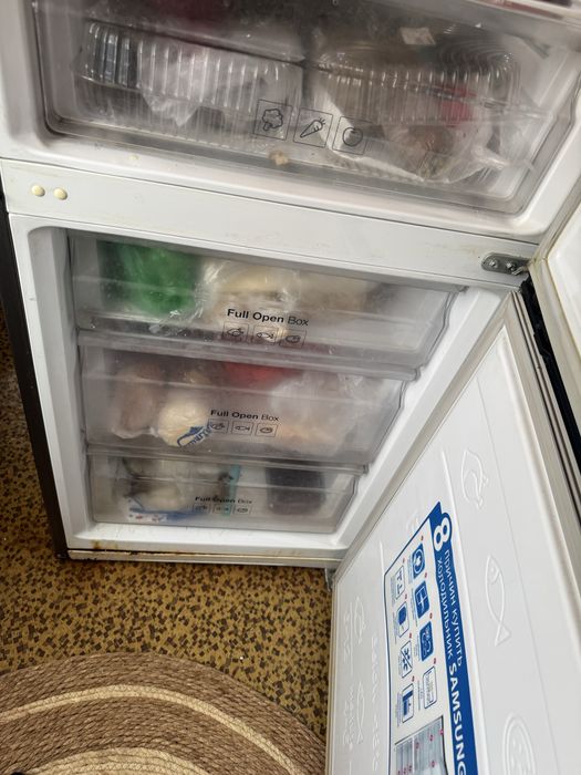 Продается холодильник Самсунг ,