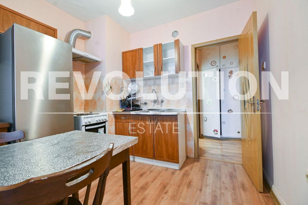 Тристаен апартамент в ж.к. Стрелбище.