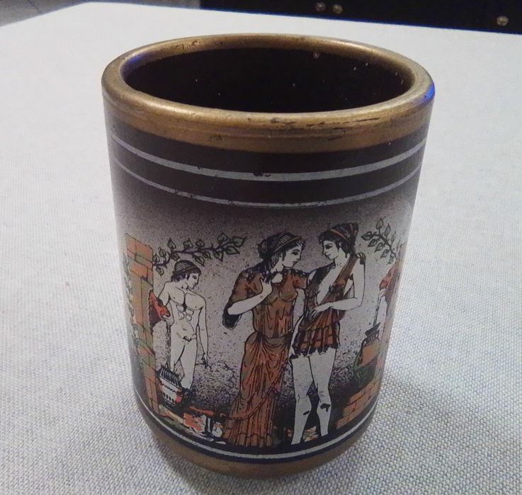 Винтидж ръчно рисувана гръцка чаша, чиния с принт цветя и още