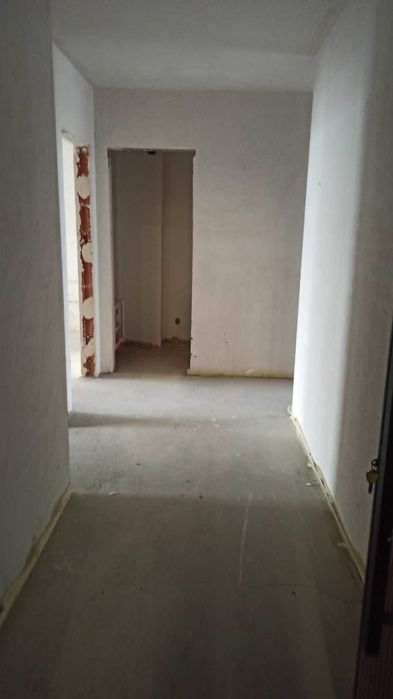 Тристаен апартамент в Банишора