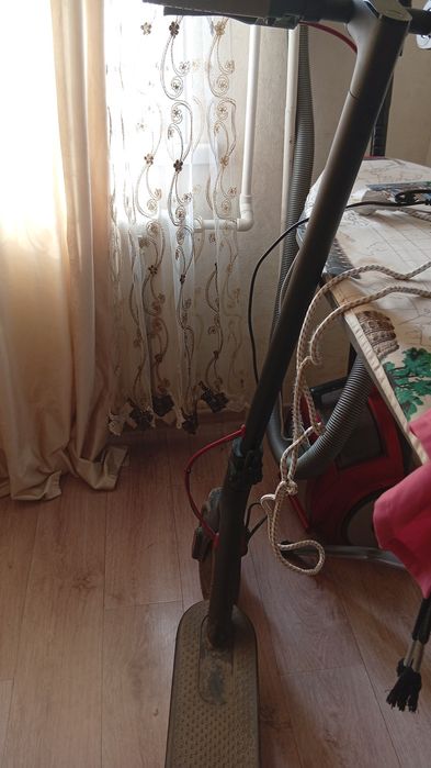 Продам электросамокат Xiaomi m365