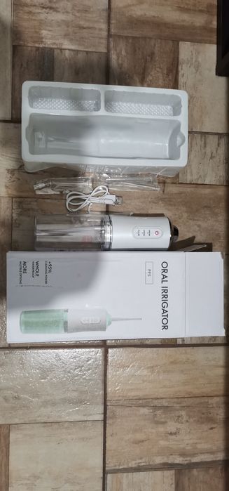 Irigator oral portabil (duș bucal).