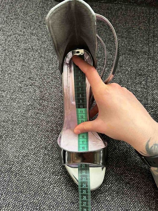 Сандали в огледално сиво