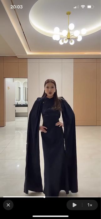 трендовое платье синего цвета