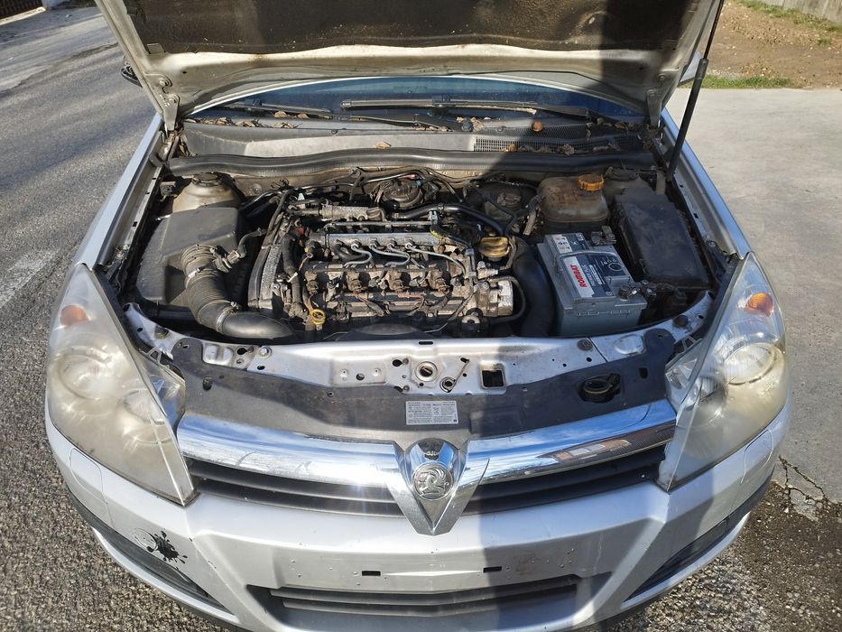 Bara fata faruri capota Opel Astra H 1.9 dezmembrez dezmembrari