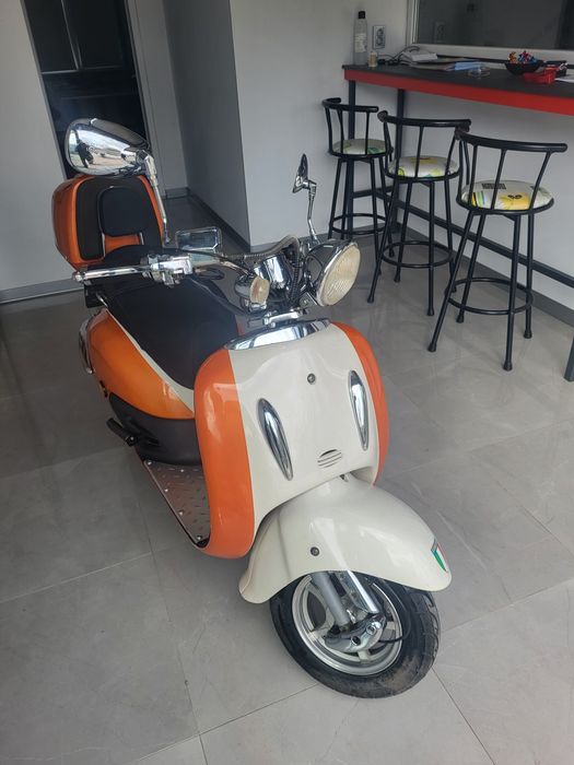 Scuter retro 125 cc