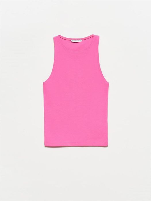 Женские топы в разных цветах