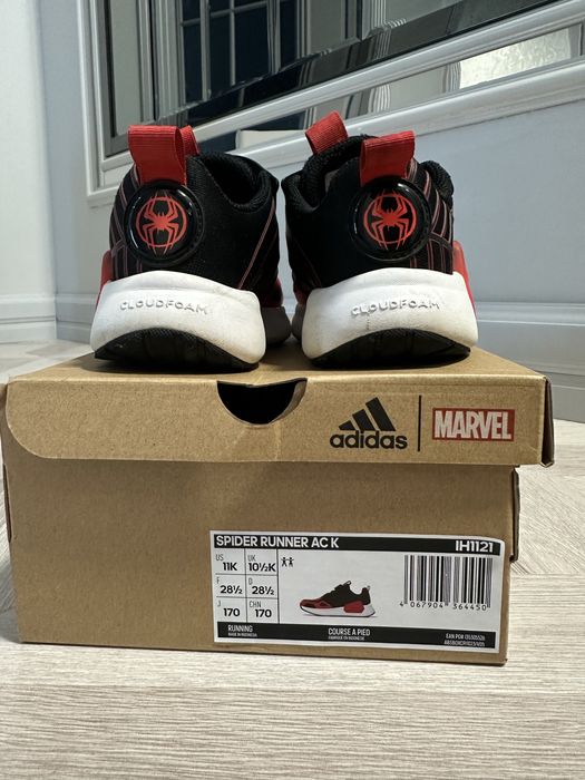 Кроссовки Adidas