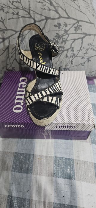 Продам босоножки