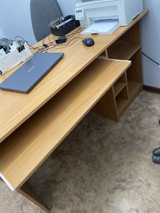 Продам компьютерный стол