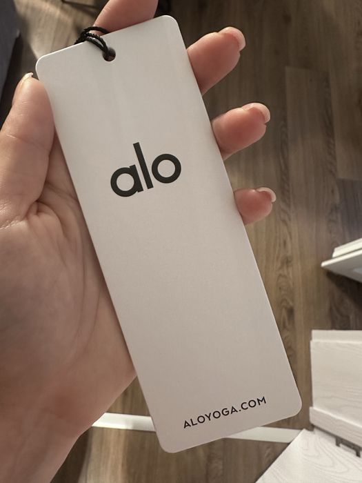 Клин alo yoga с ластик